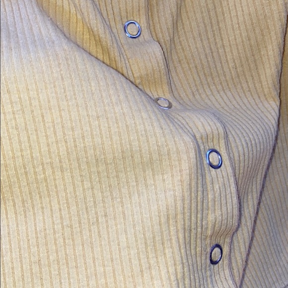 Yellow crop tank - Picture 3 of 3